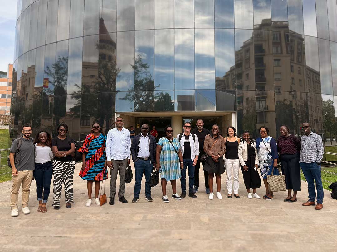 Delegació de la Public Service Commission de la República de Kenya que va visitar les oficines de ThinkUPC a l'edifici LEIA UPC del Campus Nord de la UPC, en col·laboració amb representants de Moodle a Espanya, i organitzat per la Learning Solutions Team Manager de ThinkUPC, Abigail Craviotto.